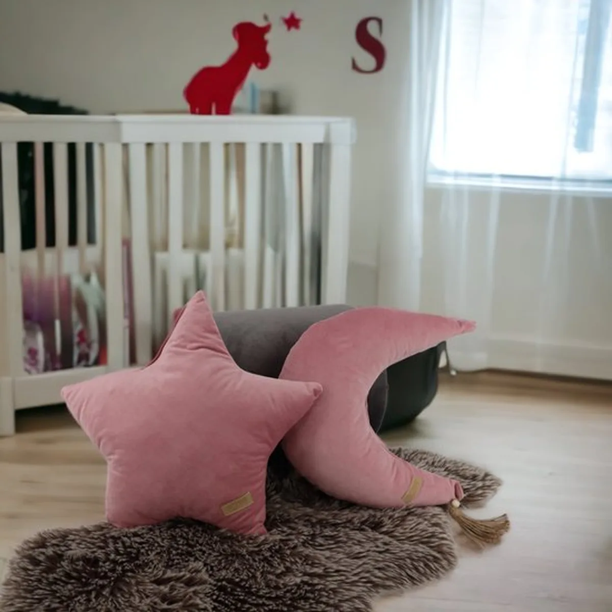 Soosie - GLAMOUR - Set van 2 Decoratieve Kussens - Kussen woonkamer - Bank kussen - Sierkussen - Decoratie kussen - Ster en Maan - Roze velvet - 2
