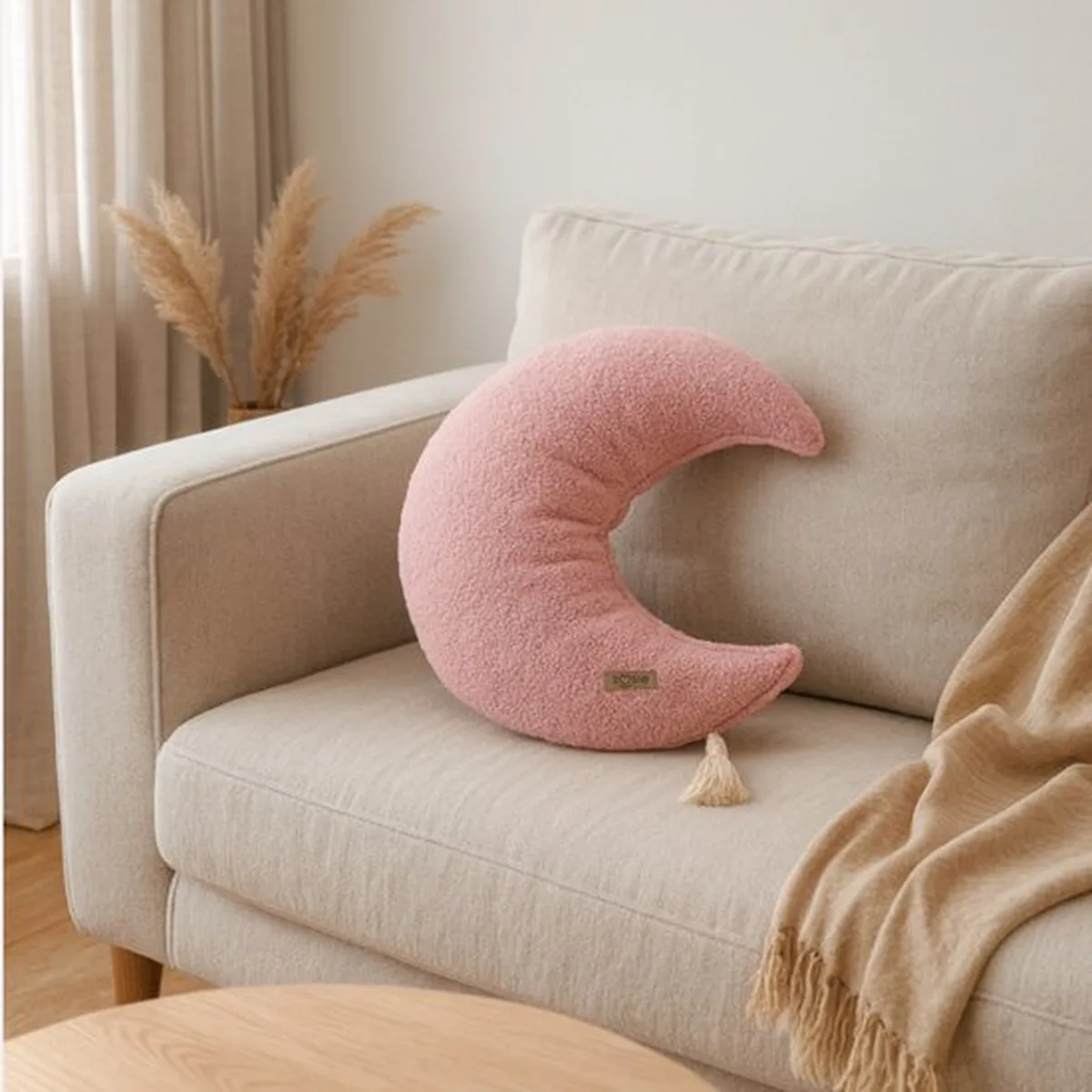 Soosie - Sierkussen Maan – Kussentje - Teddy Bouclé – Ø 50 cm – Zacht Roze – Met Kwastje