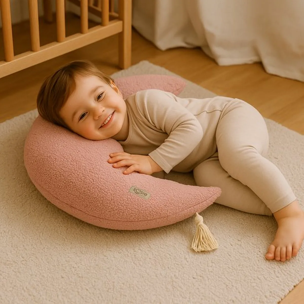 Soosie - Sierkussen Maan – Kussentje - Teddy Bouclé – Ø 50 cm – Zacht Roze – Met Kwastje - 3
