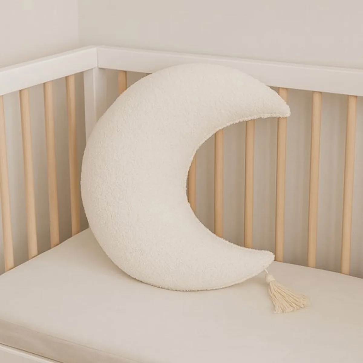 Soosie - Sierkussen Maan – Kussentje - Teddy Bouclé – Ø 50 cm – Crème – met kwastje - 5