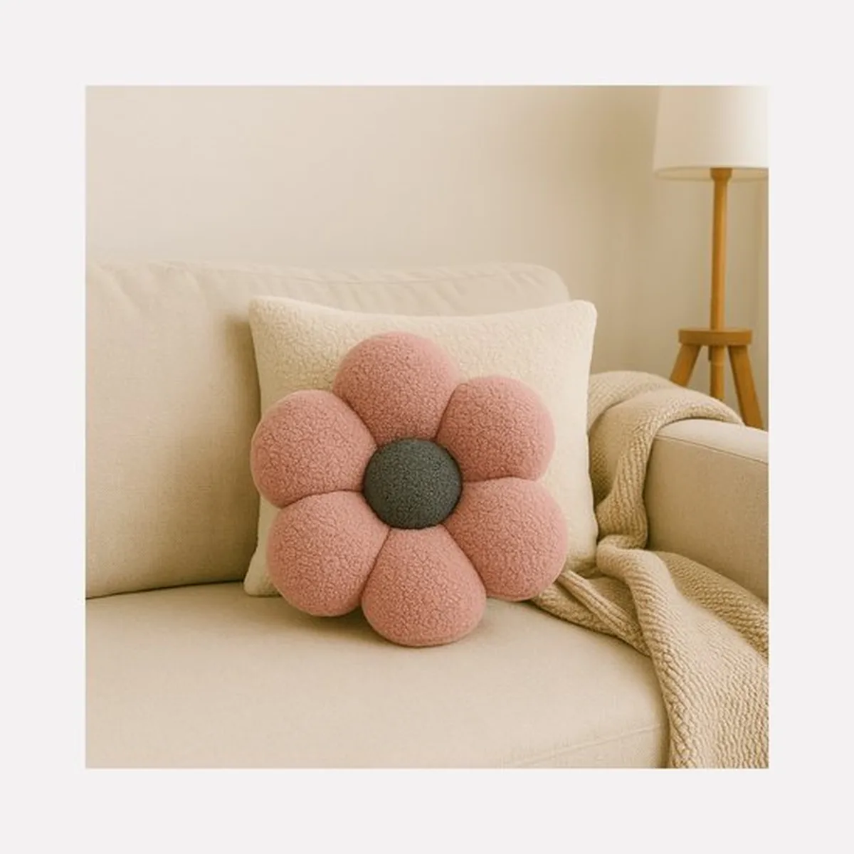 Soosie Sierkussen Bloem – Kussentje – Teddy Bouclé – Ø 40 cm – Zacht Roze & Grijs