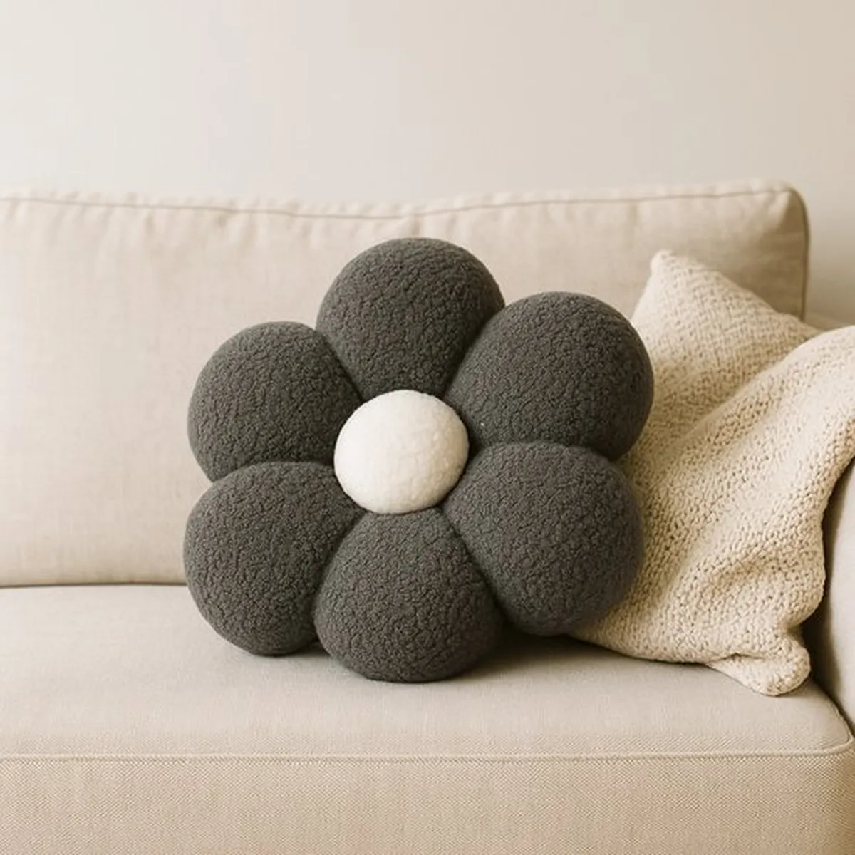 Soosie Sierkussen Bloem – Kussentje – Teddy Bouclé – Ø 40 cm – Grijs & Crème