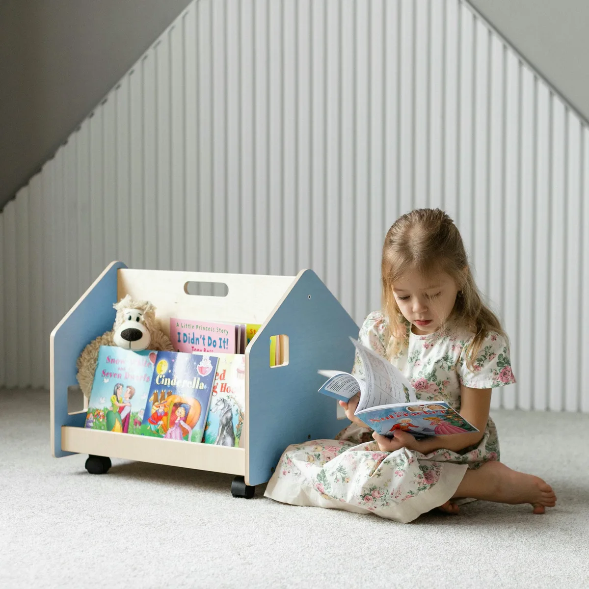 BusyKids Dubbelzijdige mini boekenkast op wielen - Lichtblauw - 7